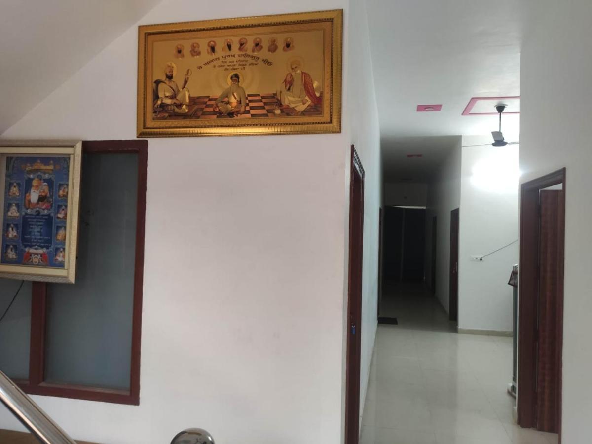 Roop Niwas Bed and Breakfast Amritsar Buitenkant foto