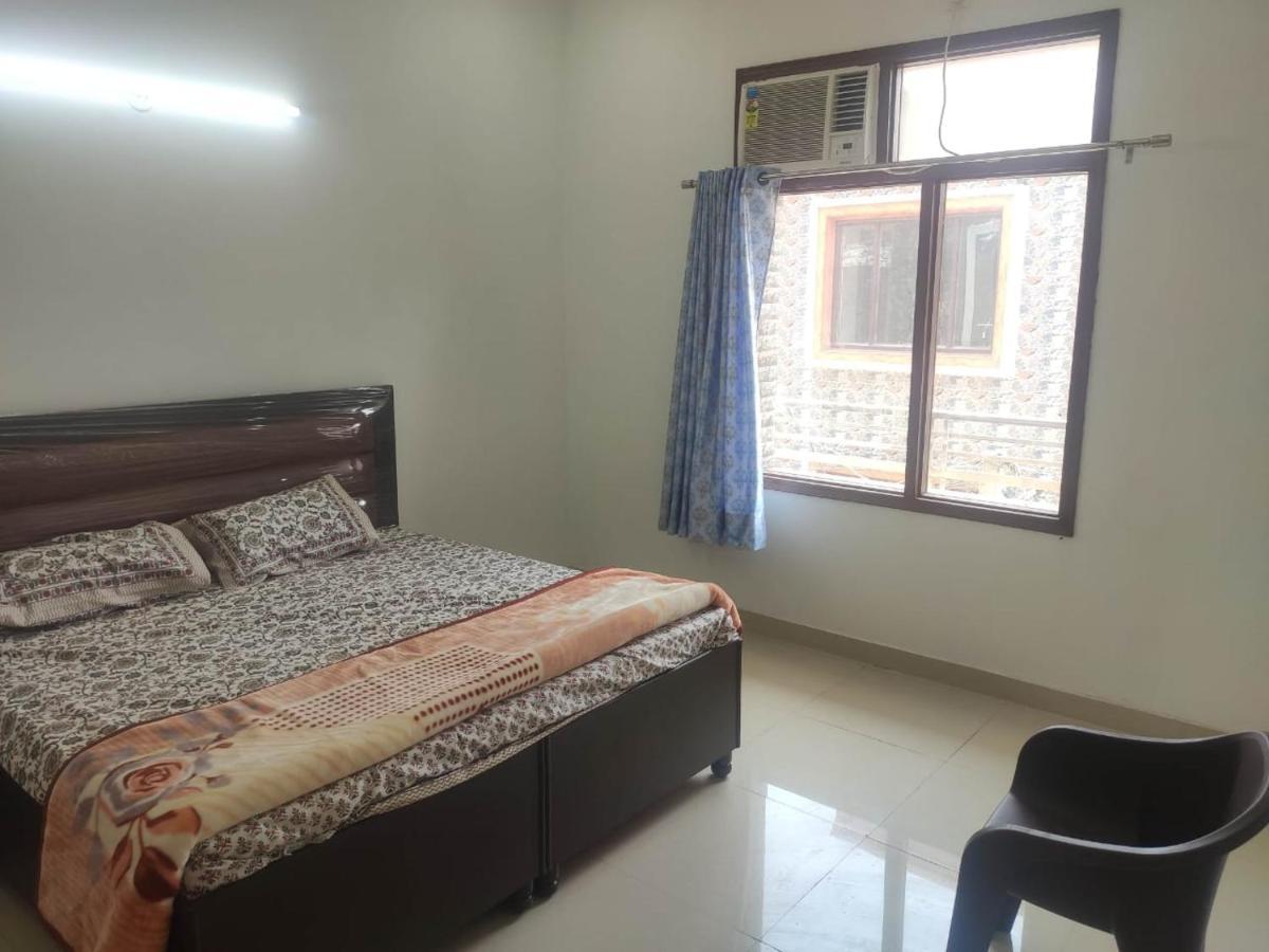 Roop Niwas Bed and Breakfast Amritsar Buitenkant foto