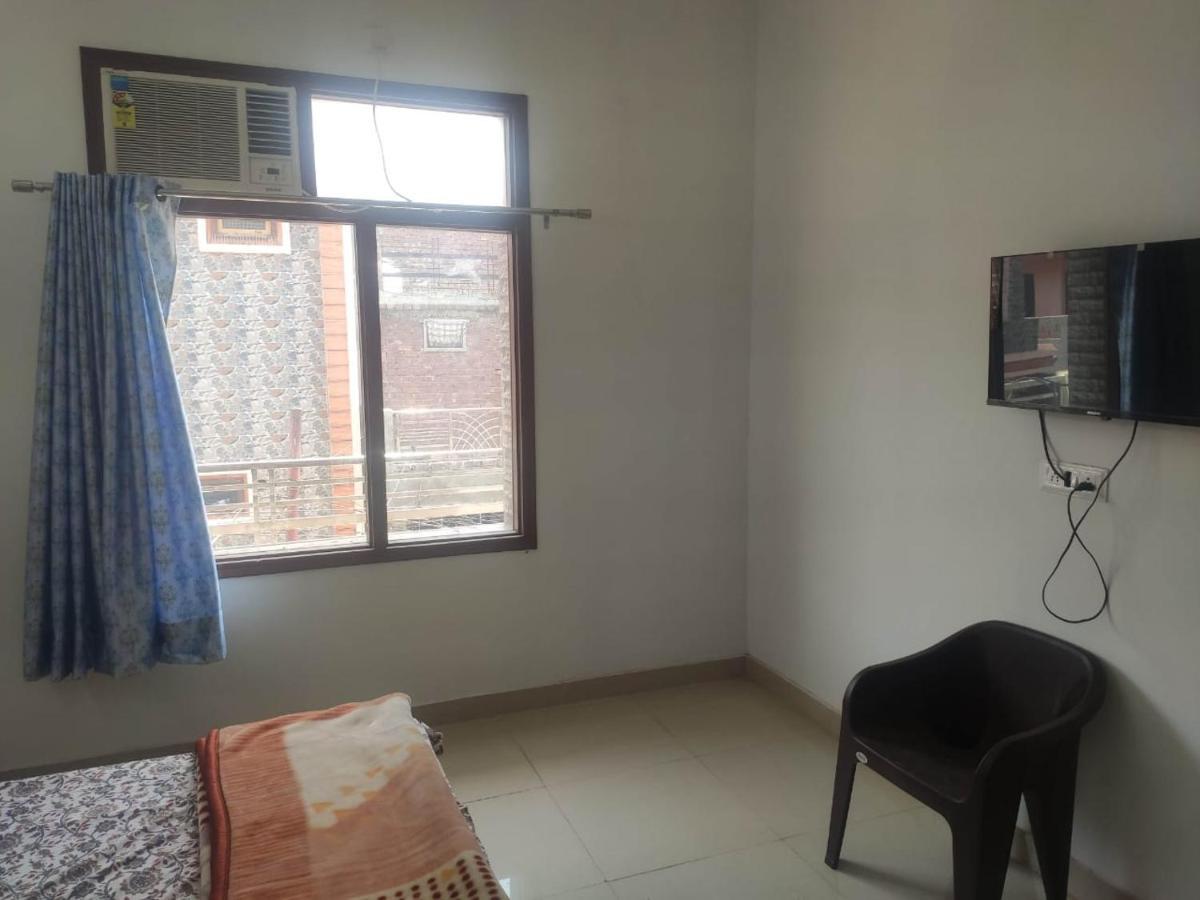 Roop Niwas Bed and Breakfast Amritsar Buitenkant foto