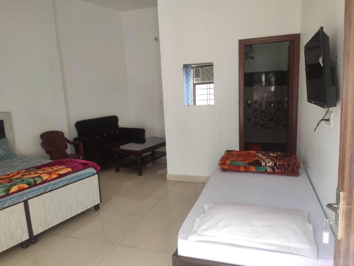 Roop Niwas Bed and Breakfast Amritsar Buitenkant foto