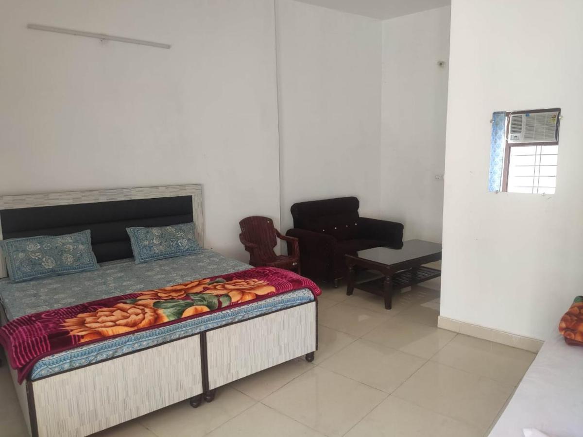 Roop Niwas Bed and Breakfast Amritsar Buitenkant foto