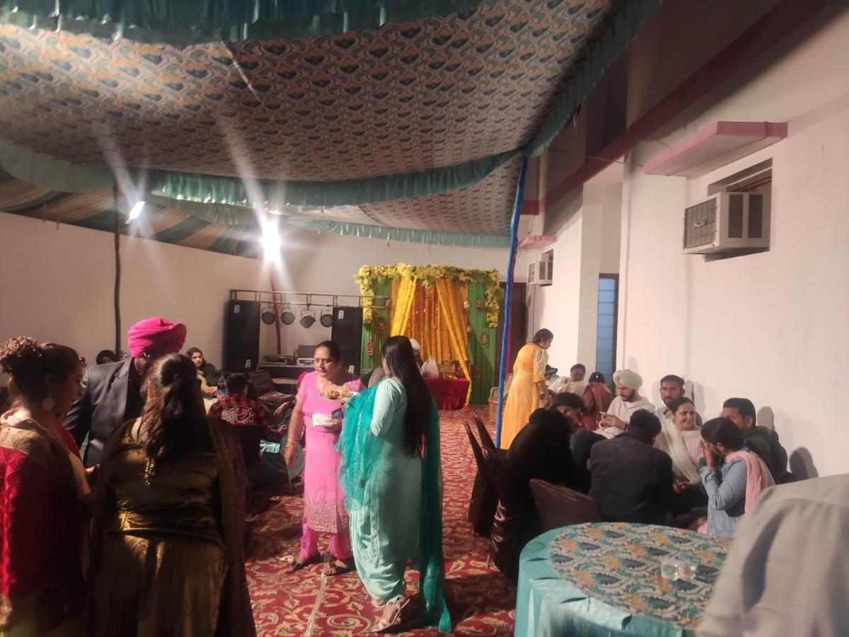 Roop Niwas Bed and Breakfast Amritsar Buitenkant foto