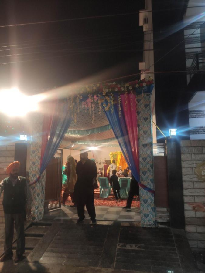 Roop Niwas Bed and Breakfast Amritsar Buitenkant foto
