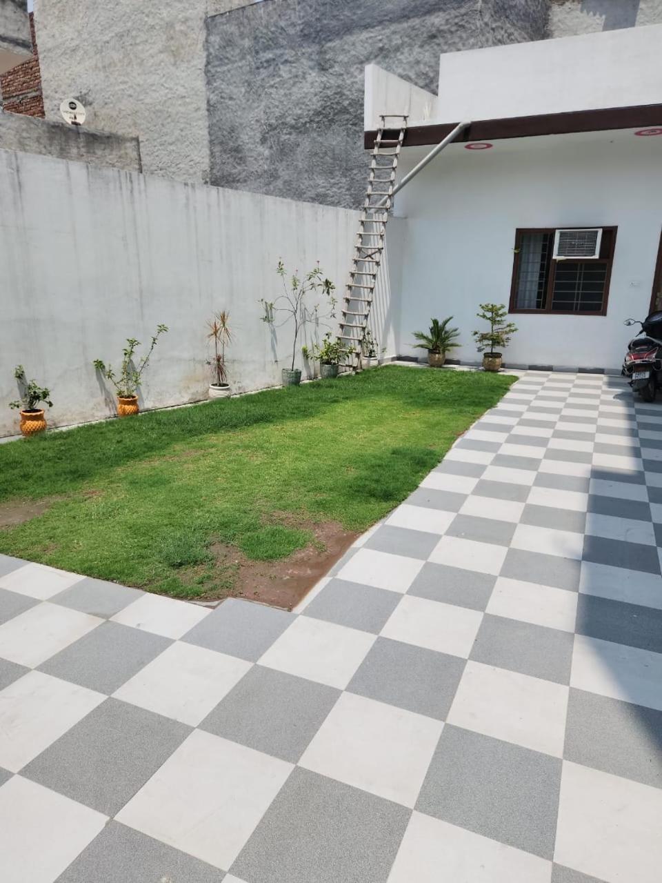 Roop Niwas Bed and Breakfast Amritsar Buitenkant foto