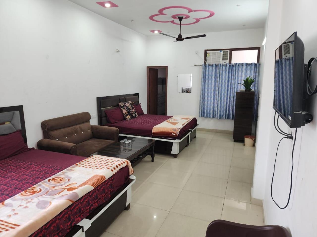 Roop Niwas Bed and Breakfast Amritsar Buitenkant foto