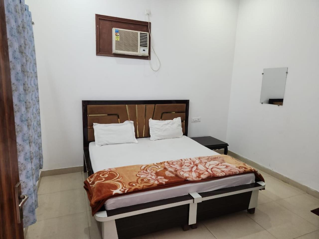 Roop Niwas Bed and Breakfast Amritsar Buitenkant foto